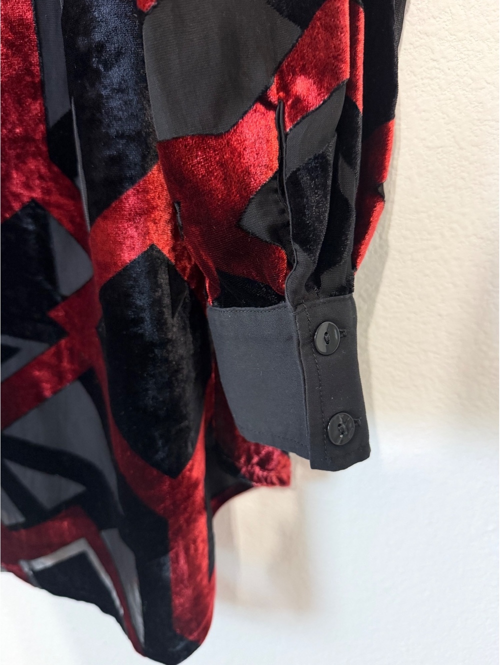 Finley Long Sleeve Button Up Semi-Sheer Black/Red Geo Shirt Women's Size S - Picture 5 of 7